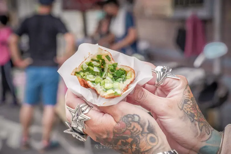 宜蘭美食 何家三星蔥餡餅 X魔王 三星鄉人氣蔥餡餅 銅板美食報章雜誌都報導過