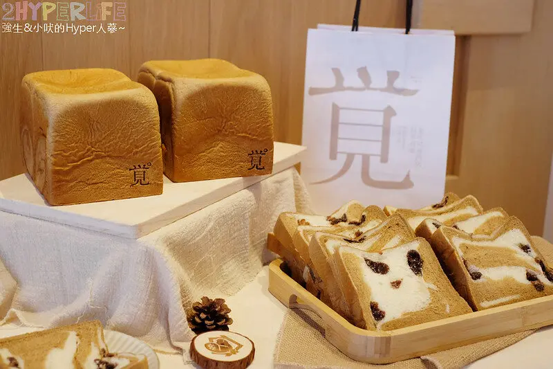 人氣生吐司專賣店推出最新口味啦！黑糖麻吉生吐司融合黑糖香氣和Q軟麻糬，超柔軟的口感讓人一吃就愛上～