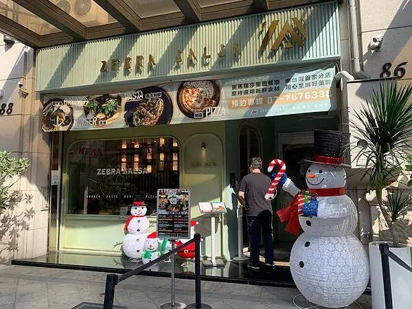 [ 高雄餐廳 ]斑馬騷莎/文山特區網美餐廳推薦/下午茶/PIZZA/燉飯/義大利麵/早午餐/下午茶/文山特區美食/月亮質感包廂