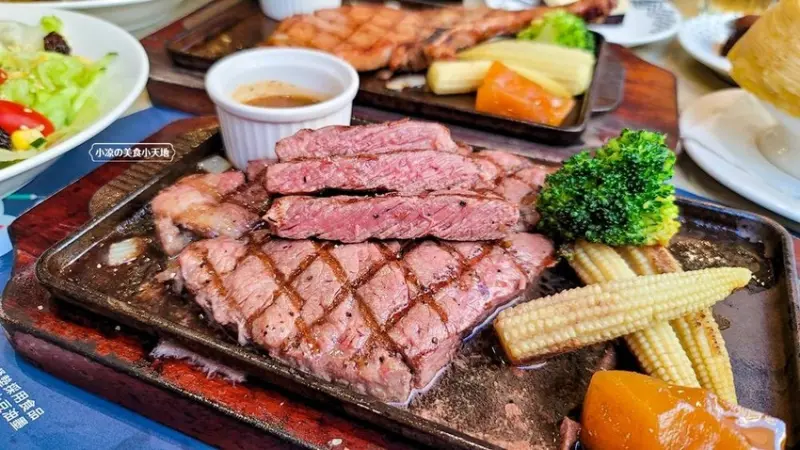 中科商圈網美英倫風牛排║瀧厚炙燒熟成牛排，排餐$290起、附餐、湯品、飲料無限供應，爽吃滿滿牛肉的羅宋湯，老饕不能錯過高貴不貴多汁牛排！！