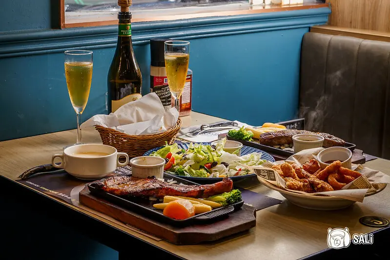 瀧厚炙燒熟成牛排 台中中科店｜中科美食，排餐最低290元起，內用享羅宋湯、玉米濃湯、飲品無限暢飲，還有超值經典雙人套餐