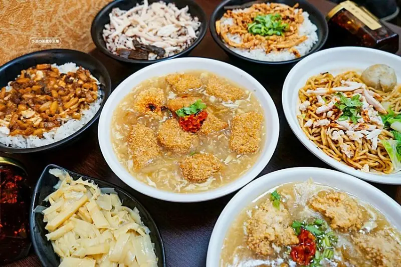 內行人才會知道的隱藏版小吃，銅板美食全部都在這，現炸酥脆厚實虱目魚焿，酥炸魚肉鹹香鮮嫩！