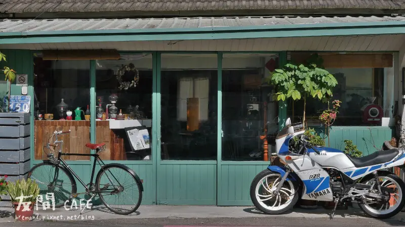 《台中西區》友間CAFE│有間復古又可愛的友間咖啡在賣蛋餅