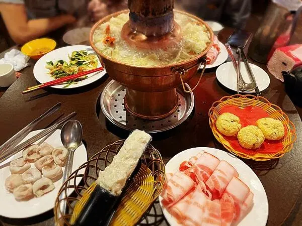 ||吃。台北|| 四平小館 松江南京招牌酸菜白肉鍋