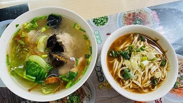 宜蘭超人氣小吃【玉仁八寶冬粉】100元就可以吃到超豐盛旳海陸饗宴/台灣小吃百大名店/琳瑯滿目的的小菜任君挑選/礁溪必吃排隊美食