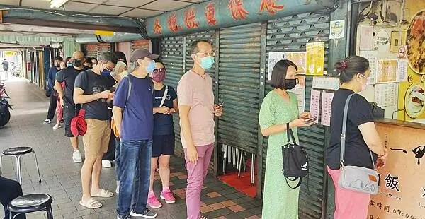 【台北美食】一甲子餐飲-祖師廟焢肉飯、刈包｜非用餐時間也大排長龍的爆人氣控肉飯