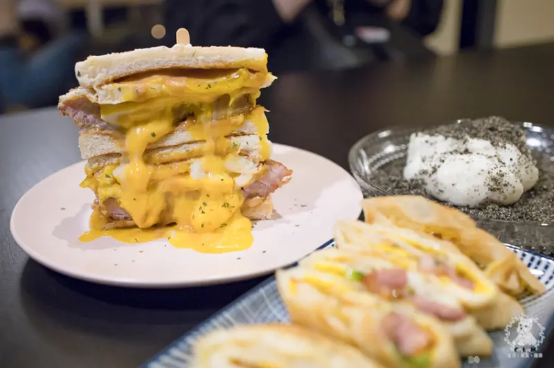 花生流沙豬無碼高清流出配上超ㄎ一ㄤ鮪魚，與阿嬤古早味ＱＱ蛋餅，最後要來個超彈香的牛奶麻薯大推薦