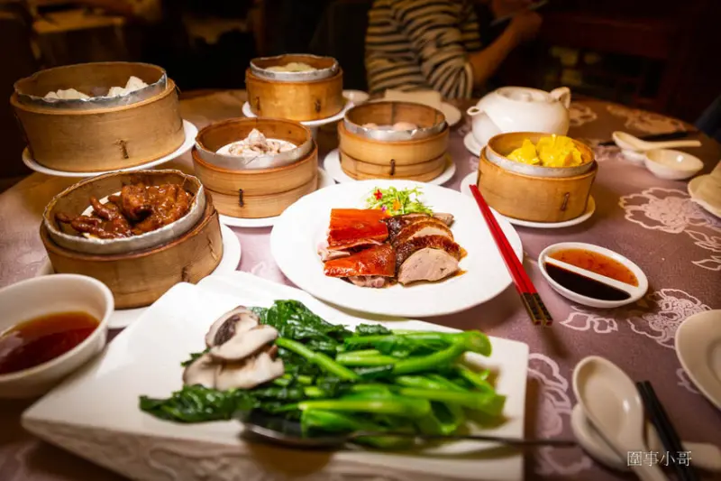 台北圓山大飯店金龍餐廳-號稱國宴餐廳果然是名不虛傳！各式菜色港點都很棒～還有夜景第一排的座位呢！