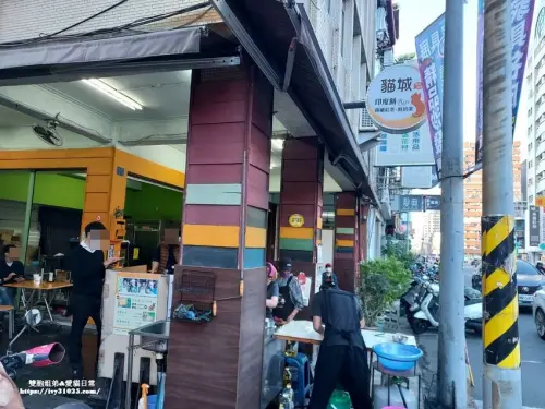 高雄市前金區貓城 南洋美食（印度餅）從３月６日搬遷了　改名秒選　位於新田路上萊爾富隔壁　　