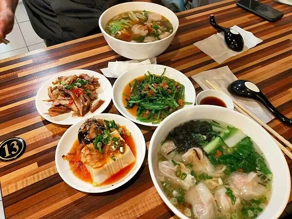 新北鶯歌~大媽牛肉麵~鶯歌在地人才知道的好吃牛肉麵~小菜多樣~味美實在~近鶯歌火車站~