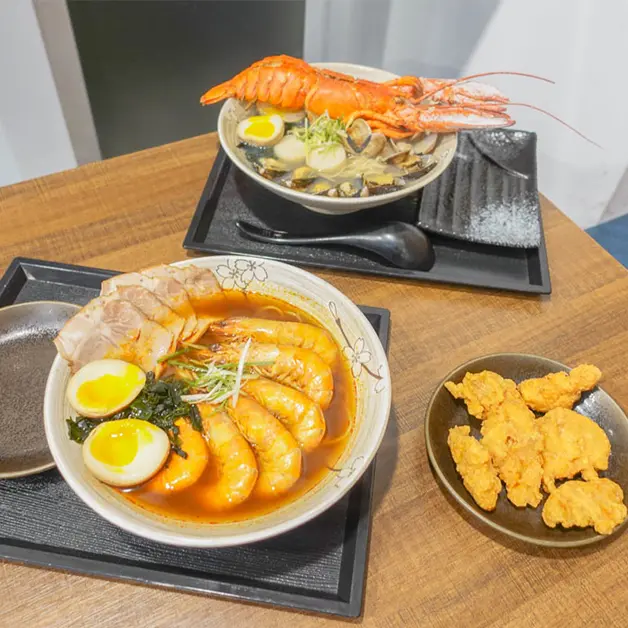 台中美食。兆曜拉麵丼飯  必吃高CP龍蝦鮑魚拉麵  爆多鮮蝦、蛤蜊