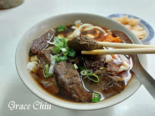 洛陽街小吳牛肉麵～24小時營業，全天候都能吃到熱騰騰的暖胃麵食(萬華區)