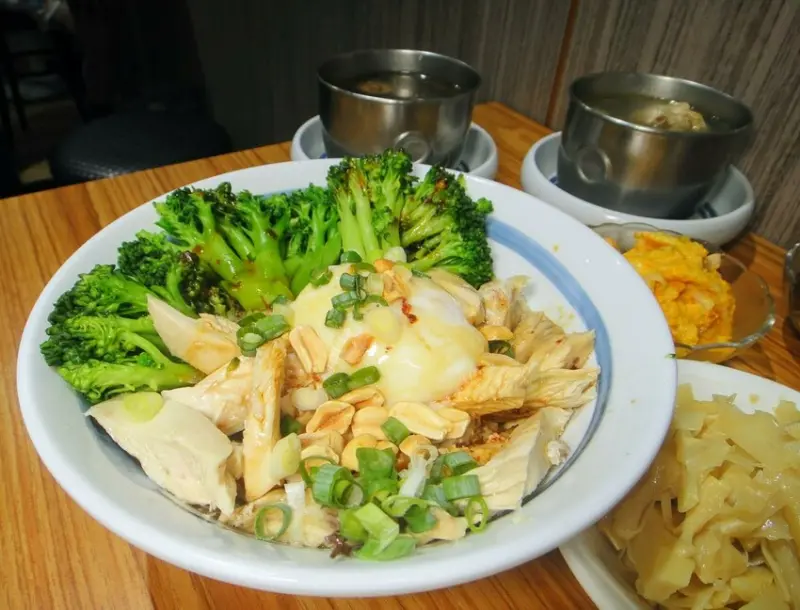 【美食】「雞霸」雞肉飯、口水雞、燒雞、花雕醉雞、雞湯，永和美食推薦、永和雞肉飯推薦 (附菜單)