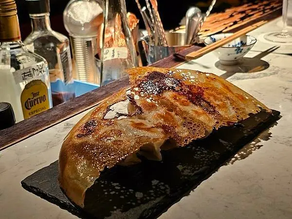 (胖樺食記)捷運東門站/永康街推薦酒吧「去斯萬家 chez Swann by Jumi Tavern」/完整菜單酒單/冰花煎餃/茶酒