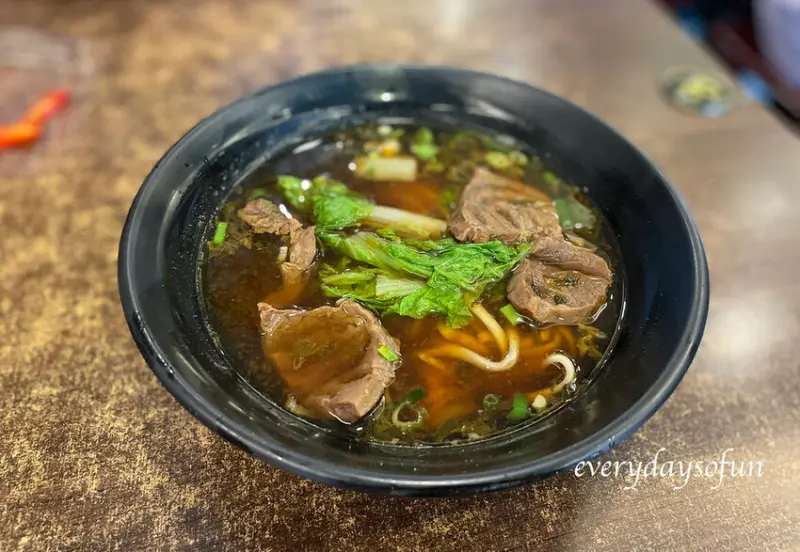 嘉義吃什麼∥半畝田北方麵食館∣嘉義在地冠軍牛肉麵，料多豐盛而且不貴，嘉義美食推薦