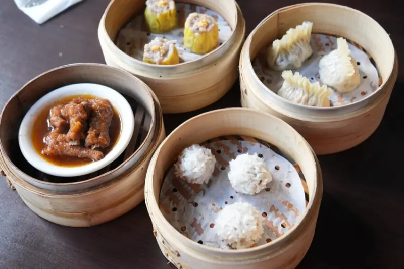 高雄 老點心港式飲茶｜平價港式點心，下午茶直接在騎樓坐下來開吃