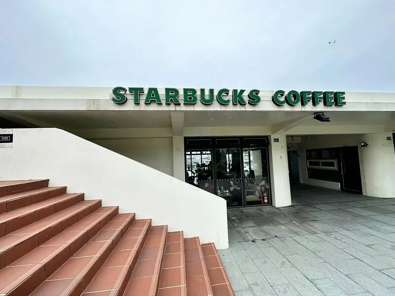 【台灣，連江縣，南竿鄉】全台最北端「星巴克馬祖門市」，坐擁美景與暖氣。（馬祖咖啡館/咖啡館）