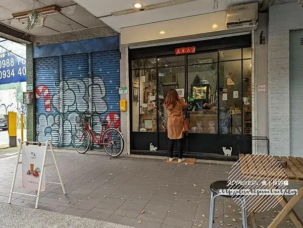 台北中正-[艸蘊] 近古亭捷運站5分鐘廈門街與牯嶺街交叉，夢幻精緻乾燥花藝圍繞，手作抹茶系甜點不膩口推薦，文青低調自然風三層樓老宅咖啡甜點