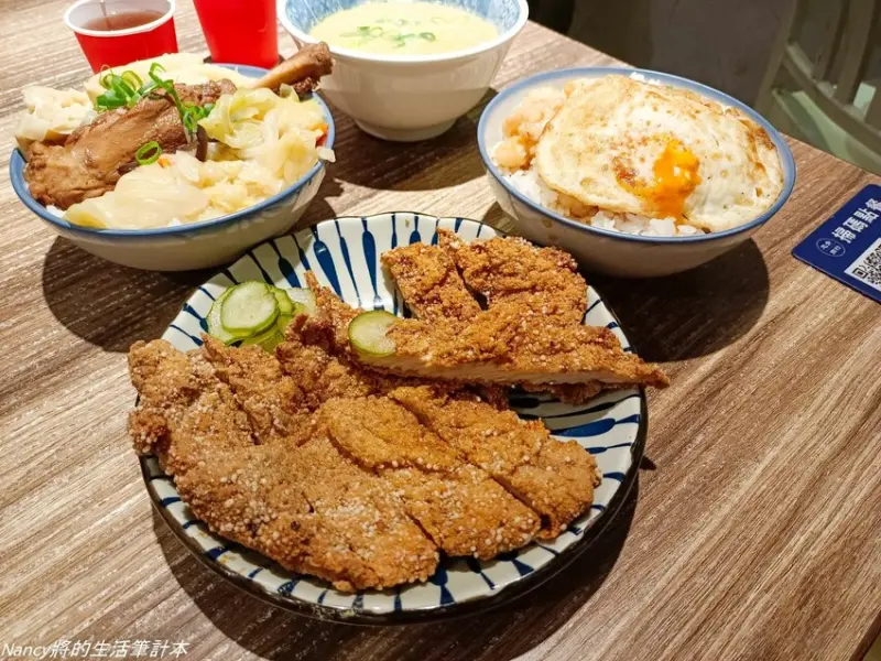 文青風格蝦仁飯，想吃蝦仁飯不用再跑到台南了~