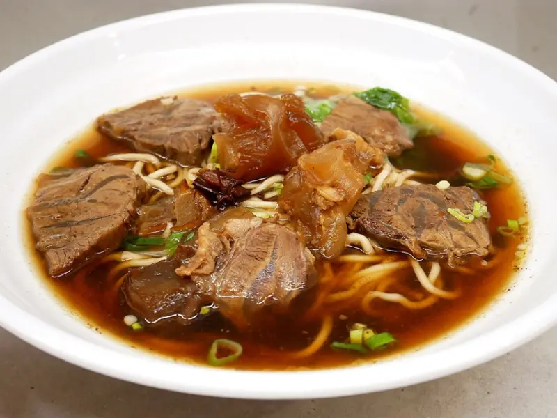 台中北屯牛肉麵，一共有三種湯頭可以挑選，肉量給得大方CP值高!