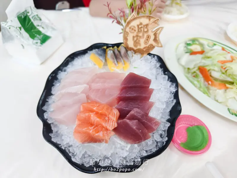 屏東。恆春》後壁湖邱家生魚片。遊墾丁必插旗的百元生魚片