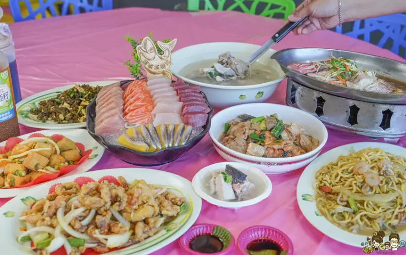 南下墾丁 超人氣厚切生魚片就在後壁湖 邱家生魚片，超強主打200元40片綜合生魚片、招牌必點熱炒、必吃活跳跳海鮮、野生深海魚 X 就算排隊也要吃到 - 跟著尼力吃喝玩樂＆親子生活