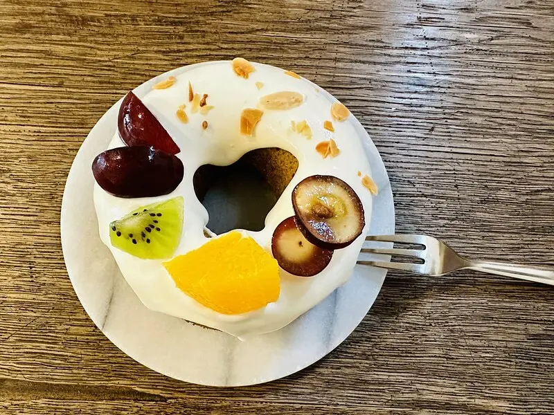 【台灣，台南市，安平區】Meller墨樂咖啡，森林系咖啡廳，戚風蛋糕好拍又美味。（台南下午茶推薦/安平下午