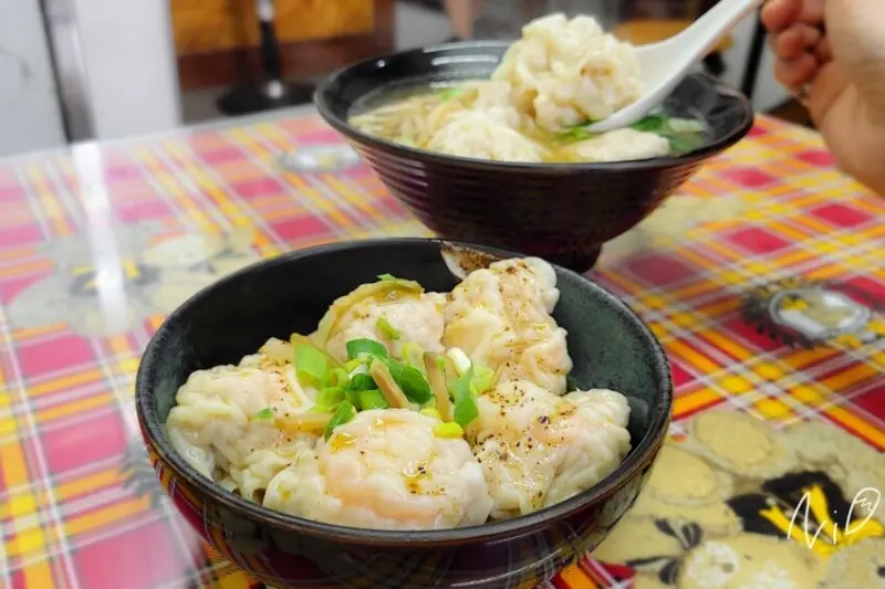 [高雄苓雅]巨揚餛飩。鮮肉大餛飩湯&鮮蝦紅油抄手 #舊大統百貨出身 #文化中心