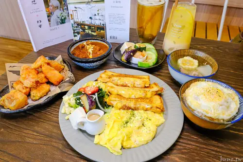 流心起司肉醬吐司，巷弄人氣早午餐，阿飛早午餐環境融入南洋風，香料燉肉辣香帶勁！