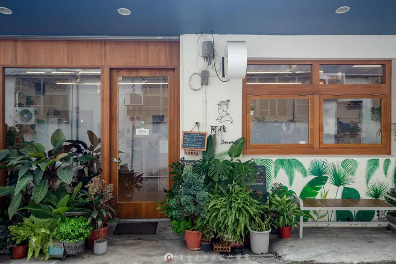 4.2顆星高評價高評價早午餐店，竟然可以點到麻油雞跟咖哩飯｜布雷克出走旅行視界