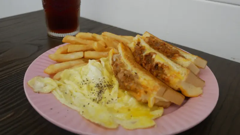 阿飛Brunch-近台中火車站的早午餐店，提供沙拉、麵包圓盤，飯食和小點心 *限時1.5小時，無服務費