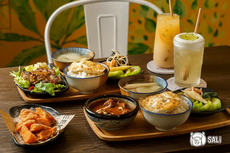 阿飛早午餐｜台中火車站超人氣早午餐，用料新鮮實在，餐點選項多元，推薦香料牛肉咖哩（下午時段不休息）