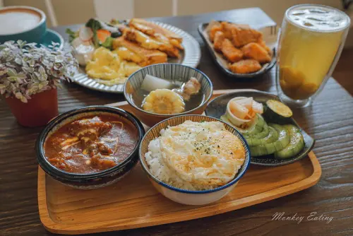 【台中車站美食】阿飛Brunch｜森林系人氣早午餐，隱藏好吃的咖哩飯！新時代購物中心旁