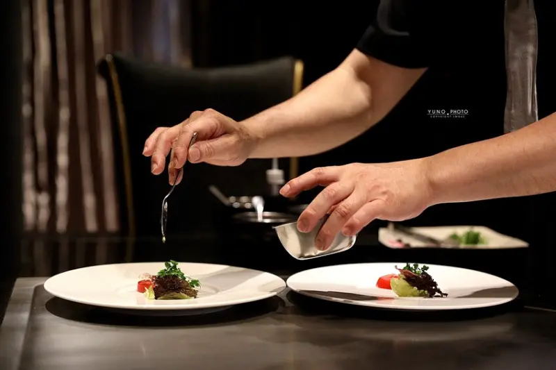 炙尊鐵板燒｜老饕讚不絕口！滋滋作響的主廚五星級盛宴 頂級食材包廂式服務。菜單價位(台中南屯鐵板燒推薦)