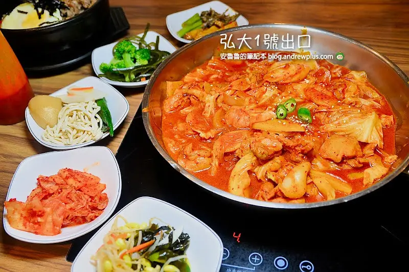 韓式小菜隨你吃到飽,木柵一開門就客滿的韓式料理餐廳,可用五倍券可找零