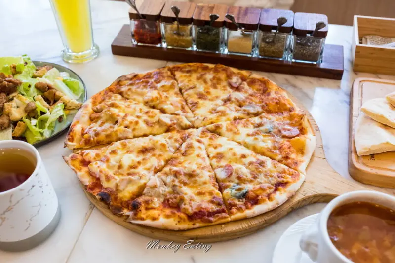 【台中西屯】米蘭街義式小館│全新商業午餐上市，披薩雙拼套餐只要299太佛啦！中科商圈美食推薦 - 貪吃猴的幻想