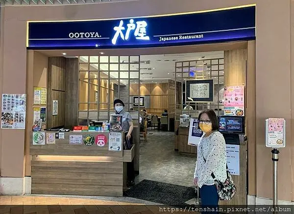 大戶屋-美麗華店│樸實無華的日本家庭料理，卻有令人趨之若鶩的美味│精選來自純淨挪威海域的炭烤鯖魚，夢幻食材、神級烤功，保證讓你一食入魂！│