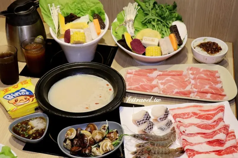 台北士林區♥石二鍋 台北士林中正店♥蒜香胡椒鍋新上市,12月底前使用優惠券內用外帶都有好康優惠超划算