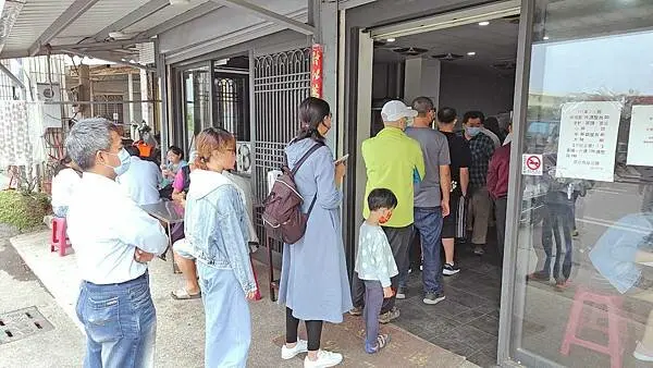 【台南鹽水】鬍鬚豬頭飯-用餐時間從店內排到店外的超人氣鹽水美食豬頭飯店