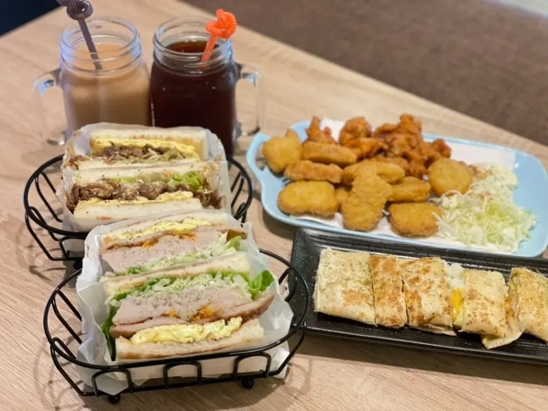 【汁男炭烤吐司｜中山區美食】必吃特製總匯蛋吐司厚度驚人！自製辣醬沾什麼都百搭｜Food Marco