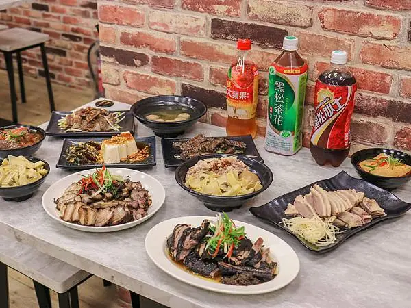 【板橋美食】鵝掌櫃-鵝肉料理/燒鵝～板橋鵝肉推薦～港式掛爐-黑松露燒鵝、蔬果鹹水鵝、黃金鵝肉飯～平價鵝肉料理～板橋銅板美食～