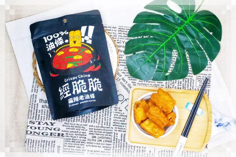 經脆脆麻辣老油條。冬季火鍋必備。永恆選物總代理銷售。全家火鍋季即興開鍋。超商熱銷中好康報報。吃鍋怎能少了這一味，香酥脆的椒麻滋味，越吃越對味