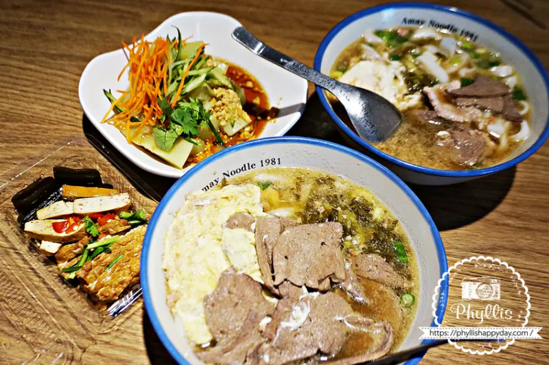 阿美米干 龍岡忠貞市場人氣米干名店 眷村雲南味 每樣餐點都好吃 Google評價7000多則 人氣超旺 - 相片中的菲莉絲