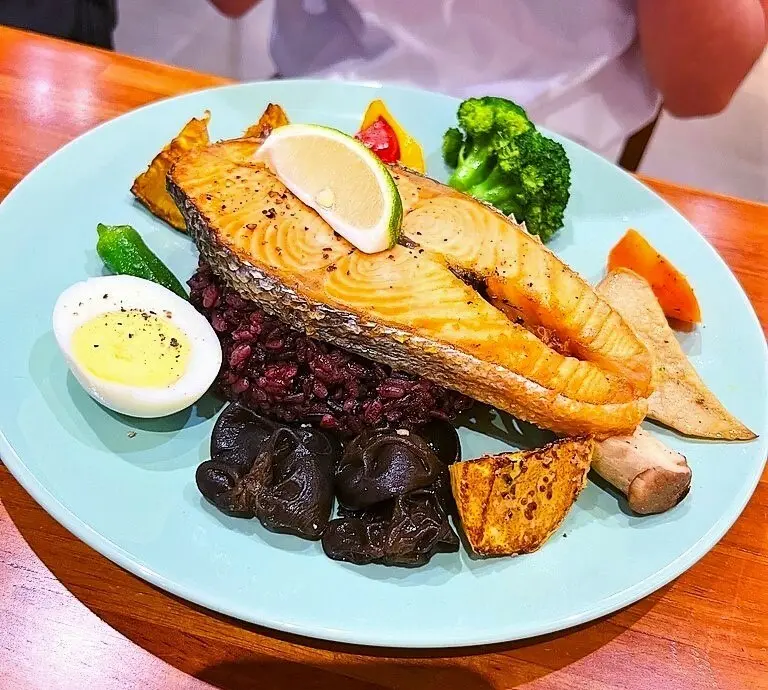 [台北早午餐]內湖區港墘站「漫時生活 Leisure time」 不限時免服務費初次到訪就超滿意/餐點美味又健康空間寬敞舒適/平價菜色多元/附菜單