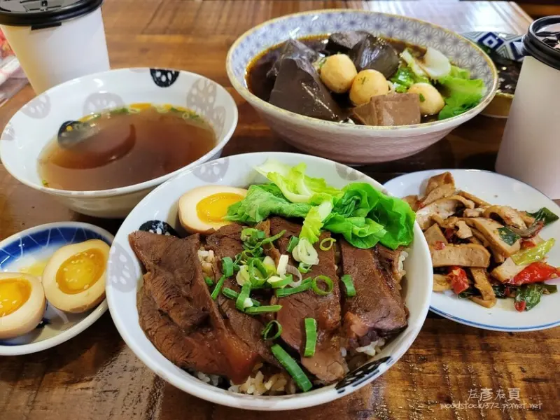 台南南區《路口牛肉麵 Records》｜眷村風味新創意牛肉麵｜菜單