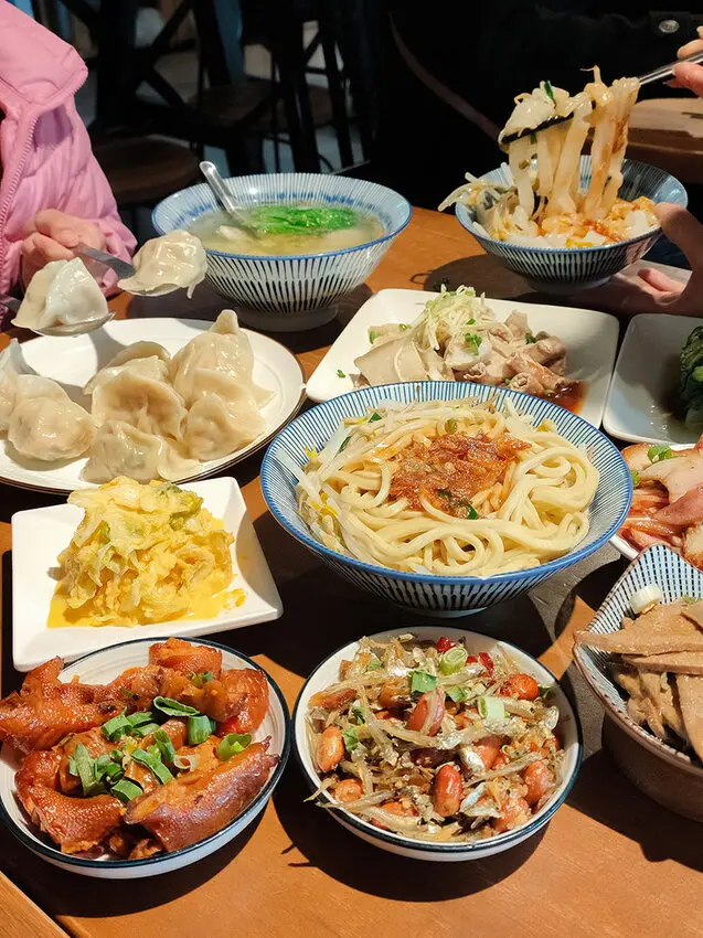麵容餃好頭份店 | 國宴客家粄條太難忘，現包黑豬肉水餃、乾拌麵，一起來當小菜富翁