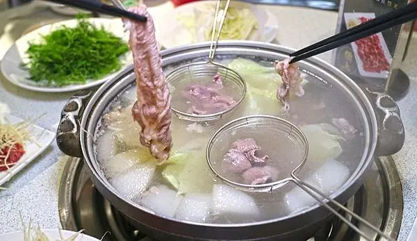 【台北.羊肉爐】豐光溫體羊-不羶不腥羊奶香，一鍋熱湯暖心頭