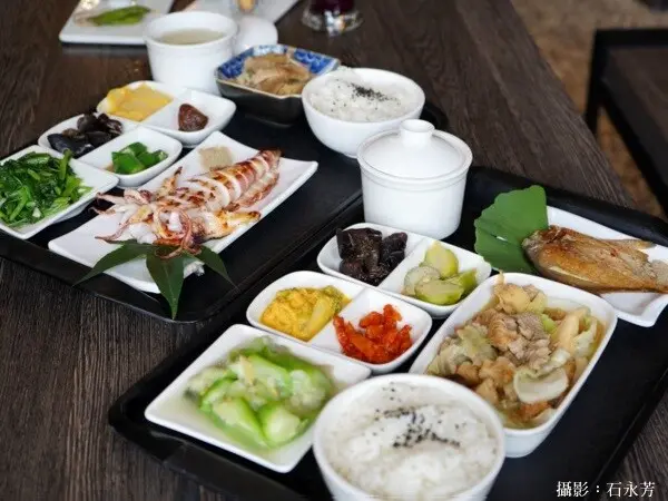 龜鶴塘經典茶食漫活餐：塘口飯+宋代點茶+文人四秀，台中特色茶館。