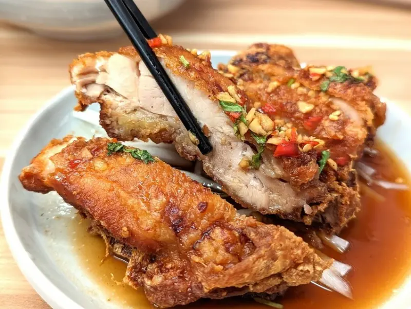 來碗泰｜三重國小站附近高CP泰式平價料理！全新推出三人套餐！平易近人的價格就可以嘗到道地的泰式料理！三重國小美食推薦、新北泰式推薦、三重泰式推薦、三重美食推薦 - 佛系旅遊筆記