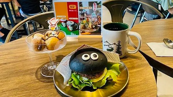 宜蘭超人氣的早午餐【好日食光Good Time Brunch】宜蘭植物系餐廳/招牌必點黑精靈漢堡/季節限定組合套餐/宜蘭冬山美食